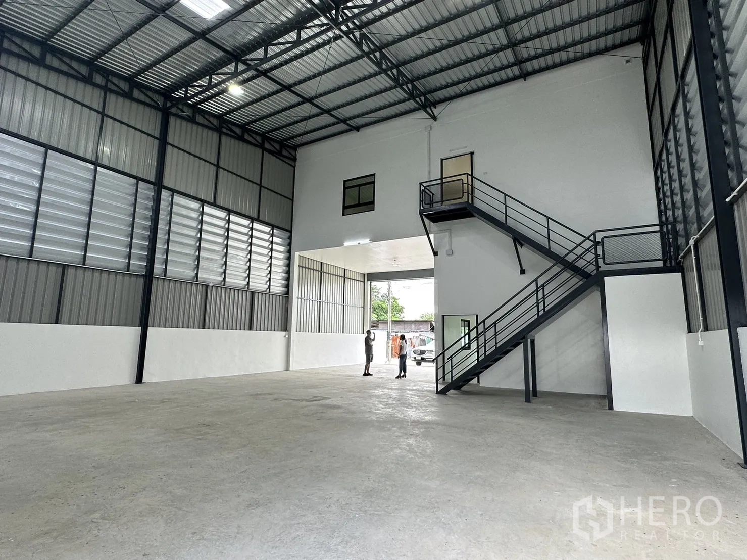 คลังสินค้า ให้เช่าหรือขาย - พื้นที่โกดังโล่งกว้าง บันไดเหล็ก พร้อมทำชั้นลอยได้