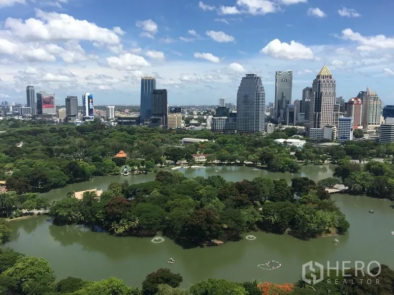 Condominium for rent or sale in Pathum Wan, Bangkok - High-floor panorama of Lumpini Park lake and Bangkok skyline