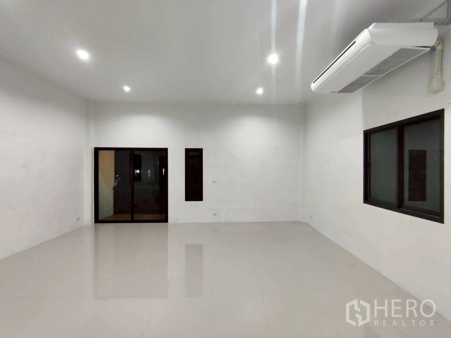 Property Image #14 for property HRE00255