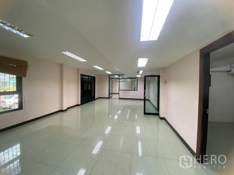 Home Office for rent in Don Mueang, Bangkok - Open office floor with tiled flooring and glass partitions.