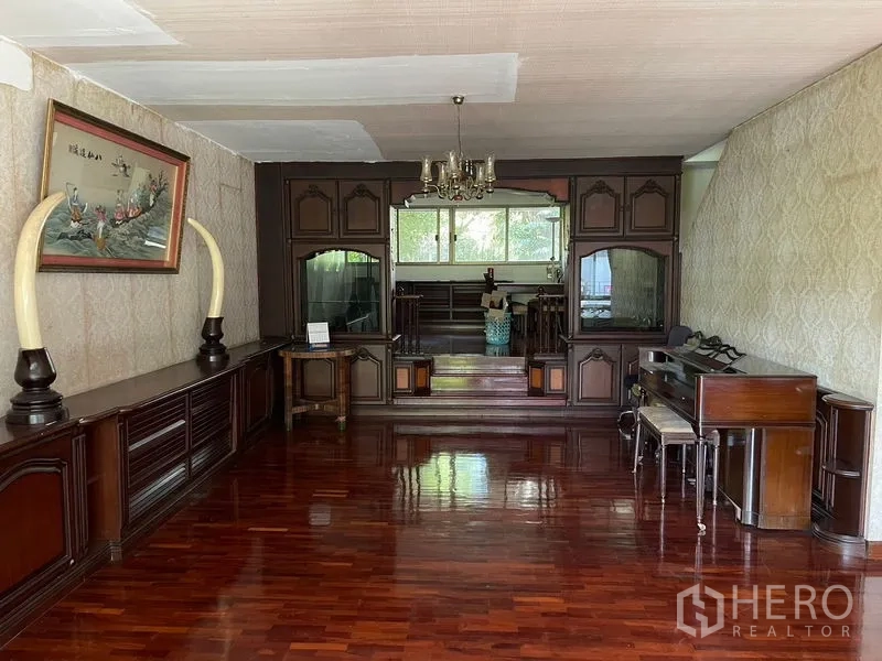 Home Office for rent in Watthana, Bangkok - Open living area with classic built-in cabinetry, chandelier and piano.