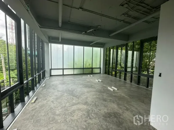 Office Space for rent in Khlong Toei, Bangkok - Large corner office with wraparound floor-to-ceiling windows and frosted glass for privacy.