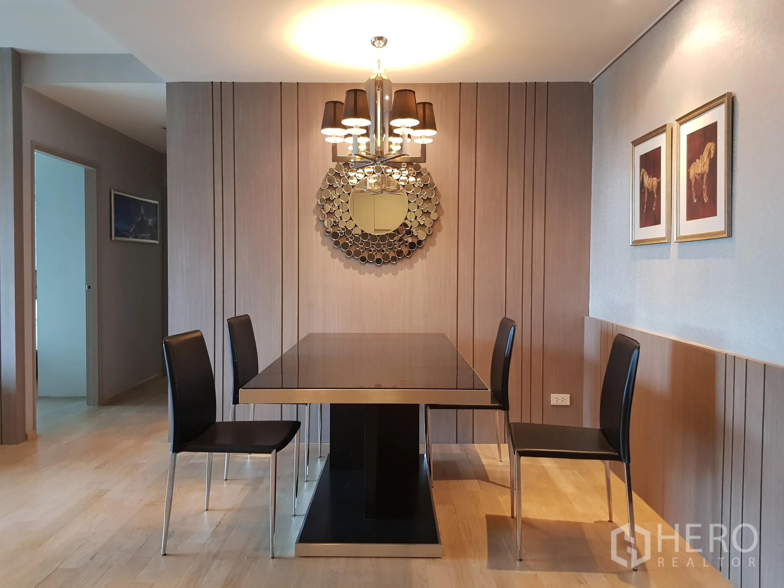 Condominium for rent in Khlong Toei, Bangkok - Formal dining space with designer round mirror and pendant lights.