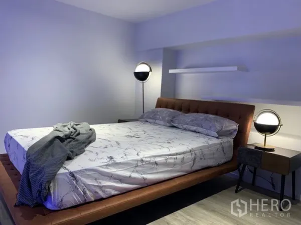 Condominium for rent in Bang Rak, Bangkok - Cozy bedroom with upholstered bed and contemporary standing lamps.