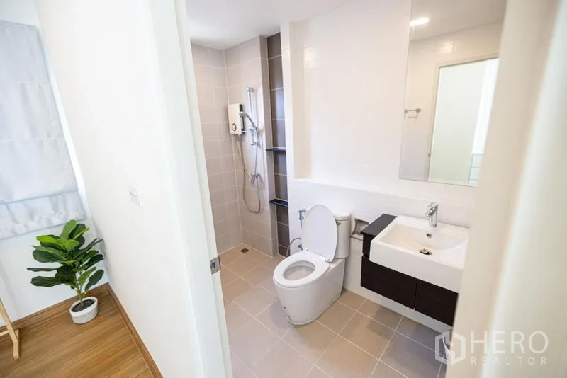 Detached House for rent or sale in Bang Phli, Samut Prakan - Clean bathroom with open shower, water heater, toilet and vanity.