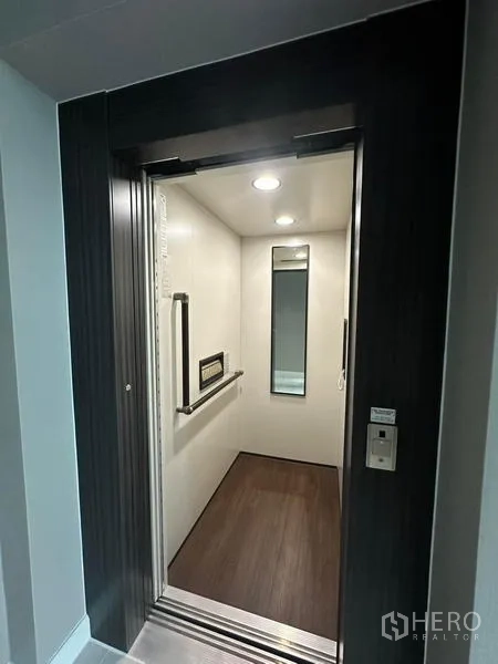 Detached House for rent in Saphan Sung, Bangkok - Private home elevator with handrail and mirror.