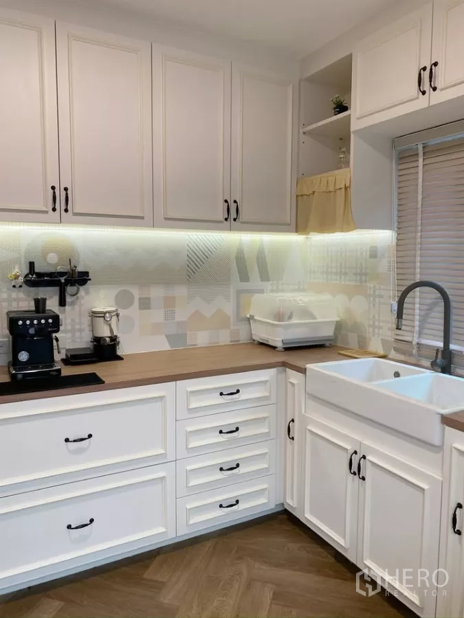 Detached House for sale in Sai Mai, Bangkok - Kitchen coffee corner with double sink and patterned backsplash.