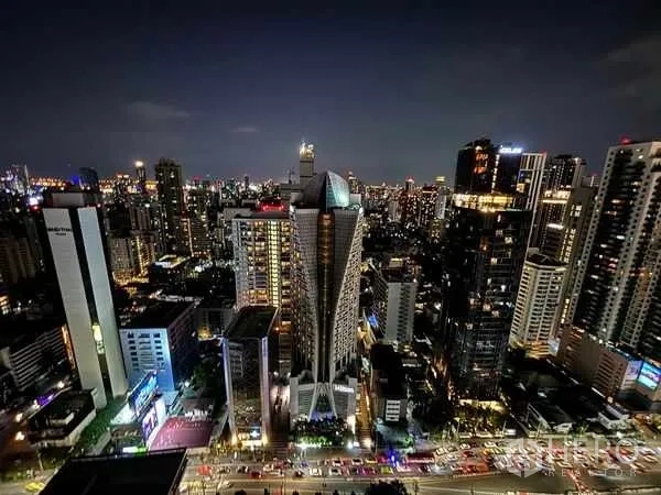 Condominium for rent in Watthana, Bangkok - High-floor night city skyline view over Asok and Sukhumvit.