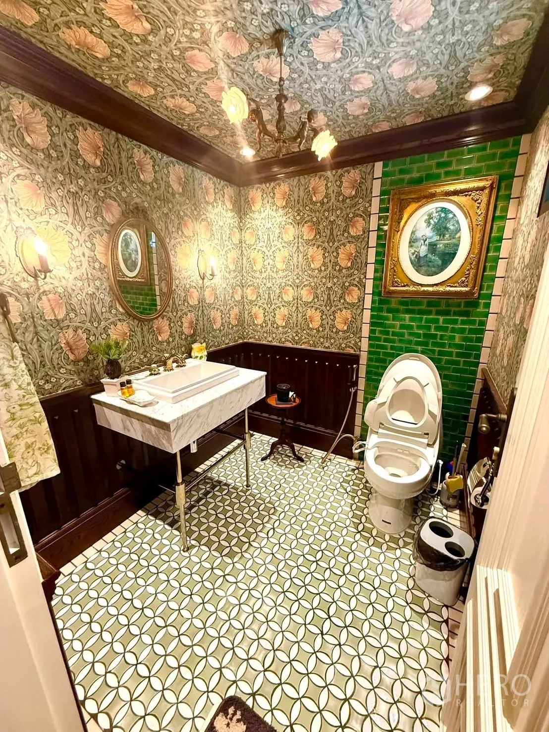 Detached House for rent in Bang Kapi, Bangkok - Powder room with patterned wallpaper, green tiles, and marble sink.