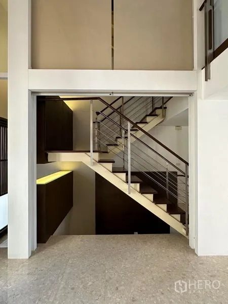 Townhouse for sale in Yan Nawa, Bangkok - Minimalist staircase view from living area with metal railings