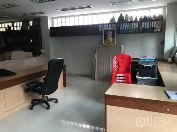 Factory for sale in Khlong Luang, Pathum Thani - Tiled office room with built‑in desks, shelving and fluorescent lighting inside the factory.