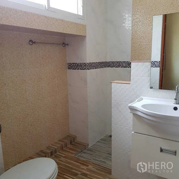 Home Office for rent in Watthana, Bangkok - Bathroom with walk-in shower, mosaic border tiles and vanity sink.