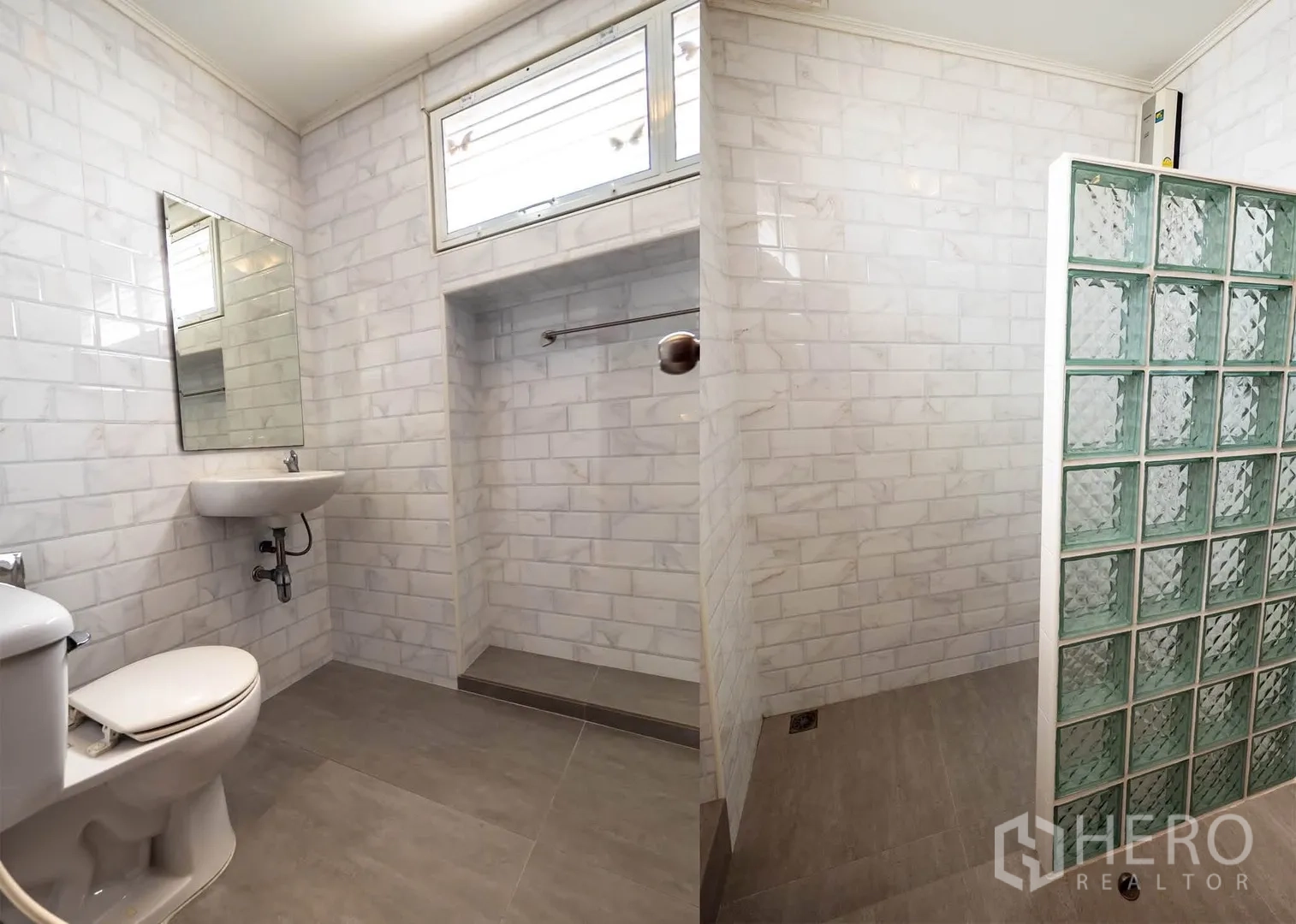 ทาวน์เฮาส์ for rent in Watthana, Bangkok - ห้องน้ำกระเบื้องลายอิฐสีขาว มีโถสุขภัณฑ์ อ่างล้างหน้า และโซนอาบน้ำกั้นบล็อกแก้ว