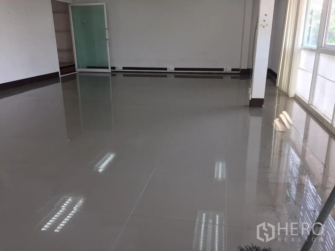 Home Office for rent or sale in Bang Khun Thian, Bangkok - Open-plan office room with shiny tile floors and large windows along one side.