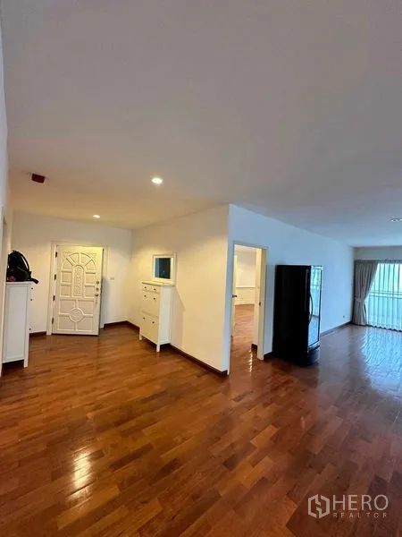 Condominium for rent in Bangkok - Entry foyer of Tower Park condo with hardwood floors, white cabinets and recessed lighting.