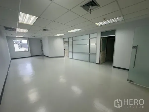 Office Space for rent in Bang Rak, Bangkok - Open-plan office with drop ceiling lights, air-conditioning vents and glass partitions.