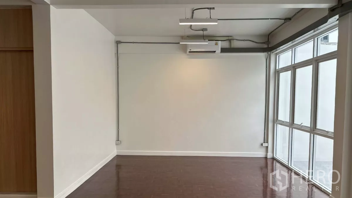 Home Office for rent in Watthana, Bangkok - Bright air-conditioned workspace with corner windows and natural light.