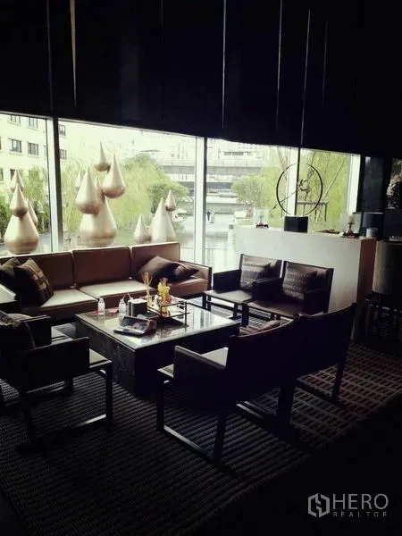 Condominium for rent in Sathon, Bangkok - Stylish condo residents’ lounge with modern sofas and a large window in Sathon, Bangkok.