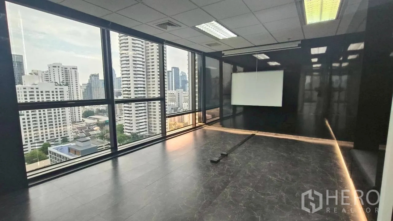 Office Space for rent in Ratchathewi, Bangkok - Work area with full-height windows showcasing city skyline views.