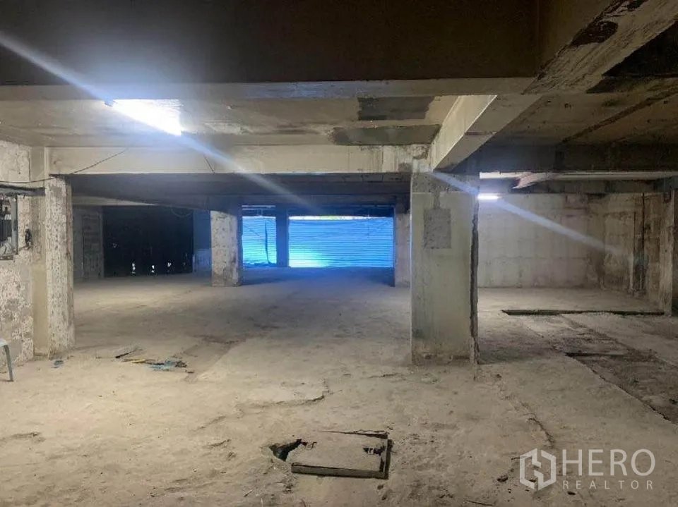 Retail Space for rent in Bang Rak, Bangkok - Spacious basement level with concrete structure and roller shutter access.