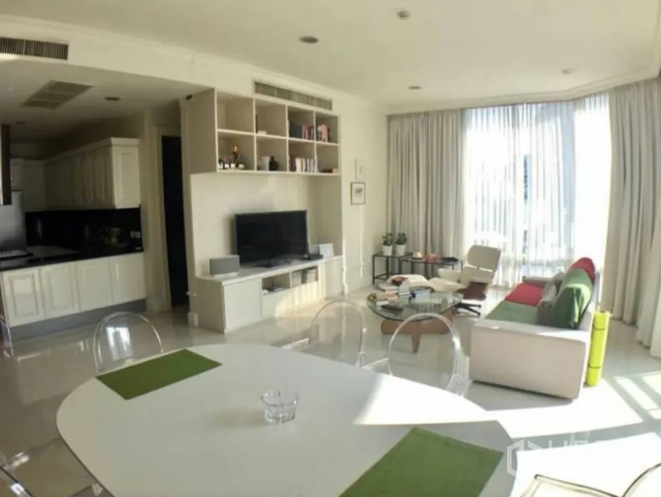 Condominium for rent in Watthana, Bangkok - Bright open-plan living and dining area with built-in shelves, TV wall and adjoining modern kitchen in a Bangkok condo.