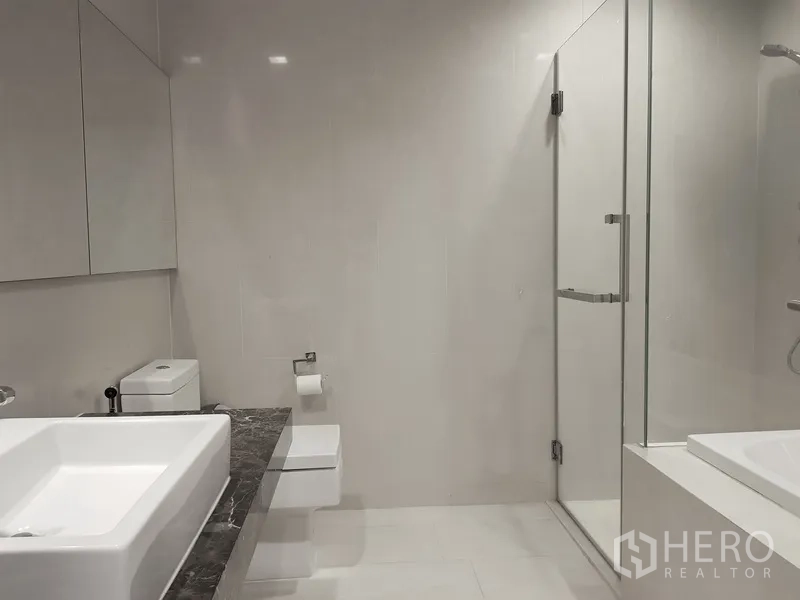 Condominium for rent in Watthana, Bangkok - Bathroom with glass shower, bathtub and marble-topped vanity