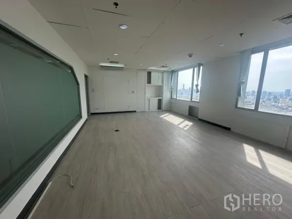 Office Space for rent - Corner workspace with wide windows bringing natural light and panoramic skyline views.