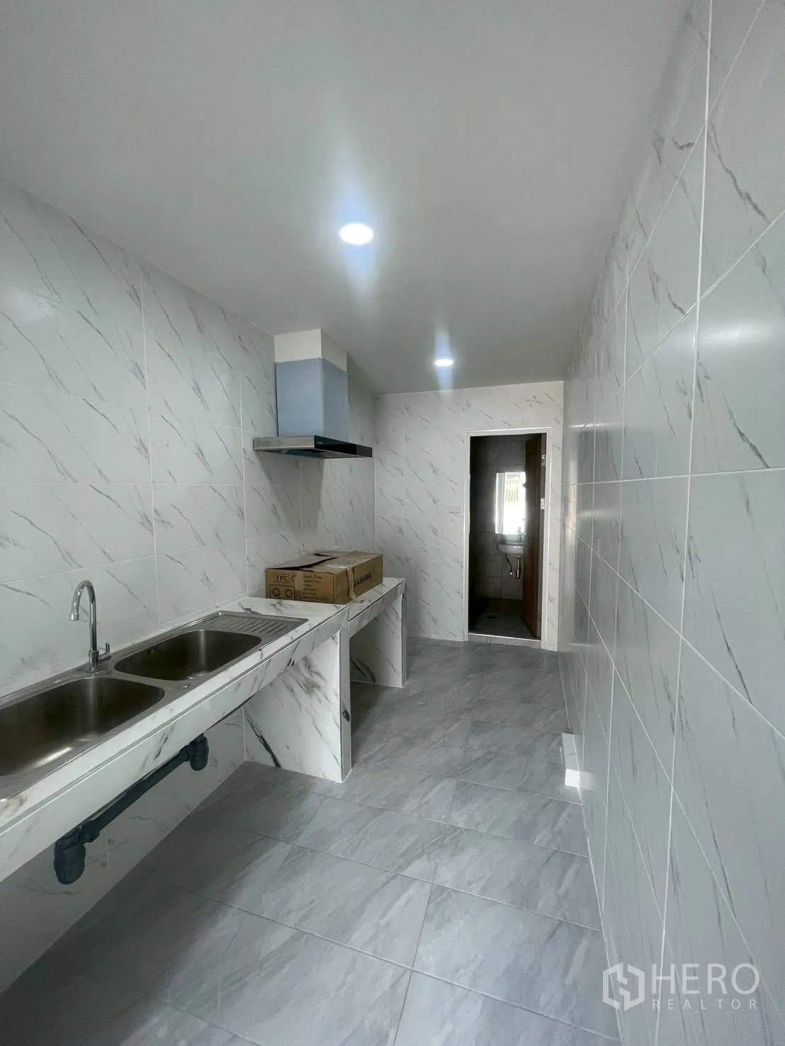 Property Image #5 for property HRE00318