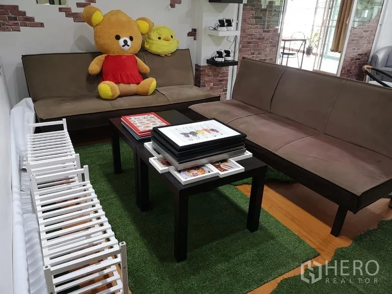 Retail Space for rent in Khlong Toei, Bangkok - Lounge area with sofas and coffee tables inside the shop unit.