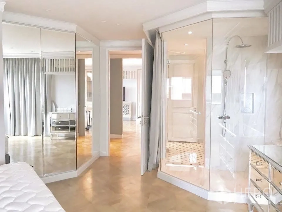 Condominium for rent or sale in Sathon, Bangkok - Bedroom suite with mirrored doors and glass-enclosed shower.