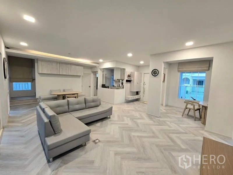 Detached House for rent in Bang Phli, Samut Prakan - Spacious living and dining area with built‑ins, recessed lighting and neutral decor.