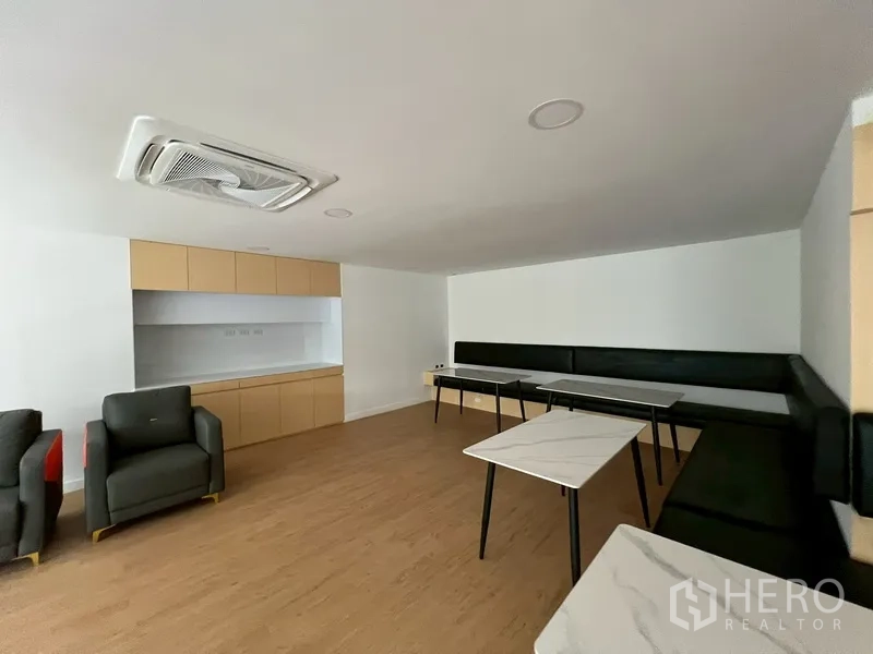 Retail Space for rent in Watthana, Bangkok - Mezzanine with cabinetry, air-conditioning and a long upholstered bench.