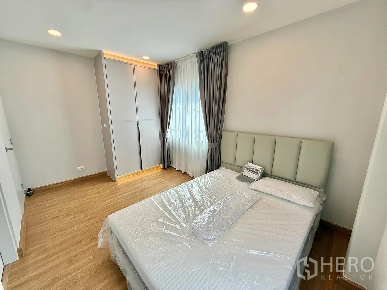 Property Image #15 for property HRE00374