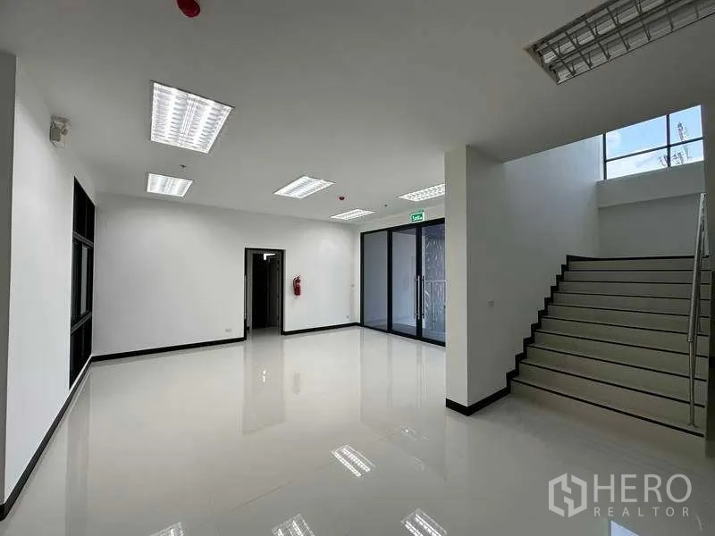 Warehouse for rent in Bang Phli, Samut Prakan - Bright office lobby with glass entry, tiled floors and staircase.