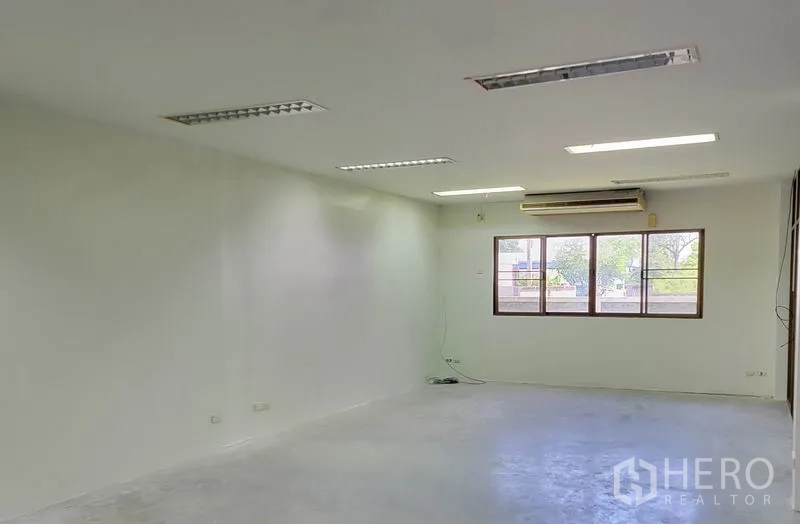 Warehouse for rent in Sam Phran, Nakhon Pathom - Light-filled office room with window and ceiling lights.