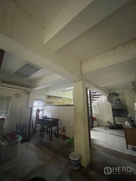 Home Office for sale in Yan Nawa, Bangkok - Open-plan area with columns, a ventilation hood, and concrete floor.