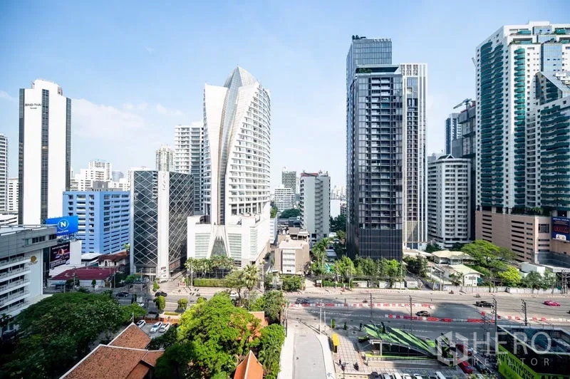 คอนโด ให้เช่าในWatthana, Bangkok - วิวสกายไลน์ย่านอโศก รายล้อมด้วยอาคารสูง ใกล้ BTS และ MRT