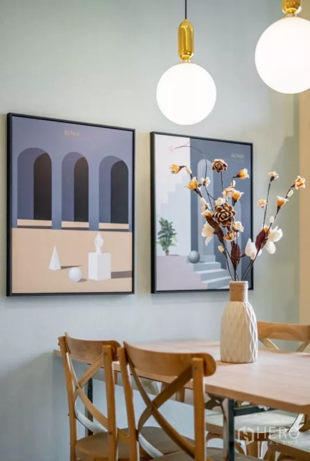 Condominium for rent in Chatuchak, Bangkok - Close-up of dining table decor beneath modern globe pendant lights and abstract wall art.
