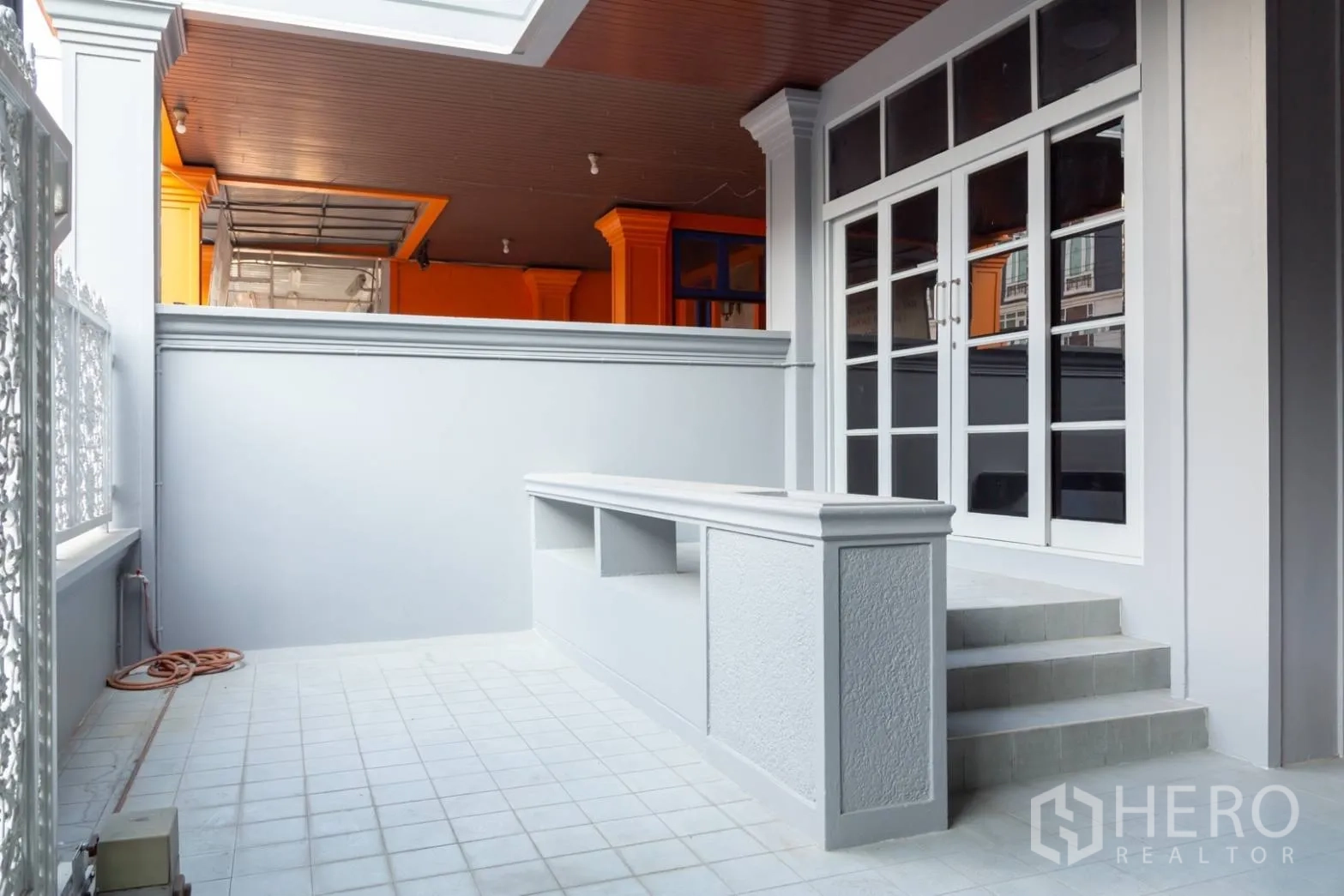 Home Office for rent in Bang Rak, Bangkok - Covered front terrace with white French doors, steps and a built-in counter.