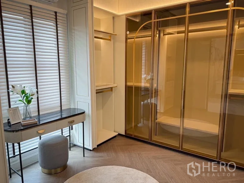 Detached House for rent or sale - Walk-in closet featuring glass-front wardrobes and a vanity by the window.