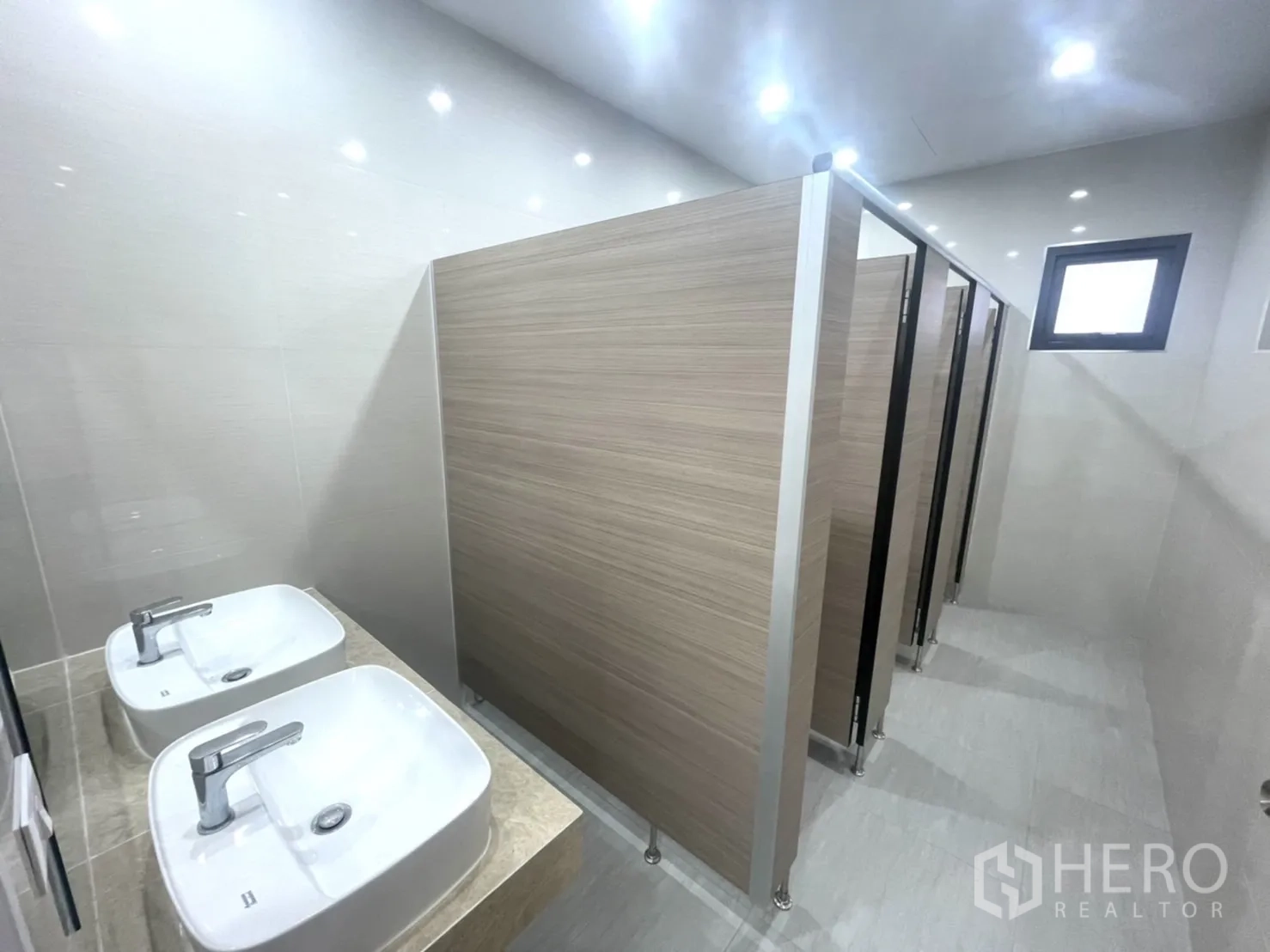 Factory for rent or sale in Bang Yai, Nonthaburi - Restroom with twin basins and multiple private stalls.