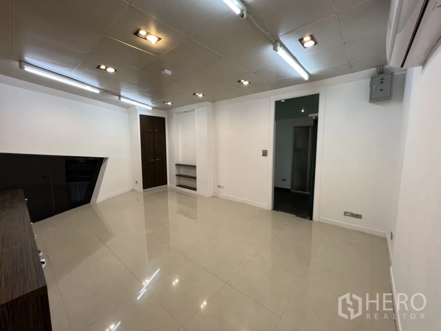 Retail Space for rent in Sathon, Bangkok - Bright tiled office room with downlights and storage cabinets.