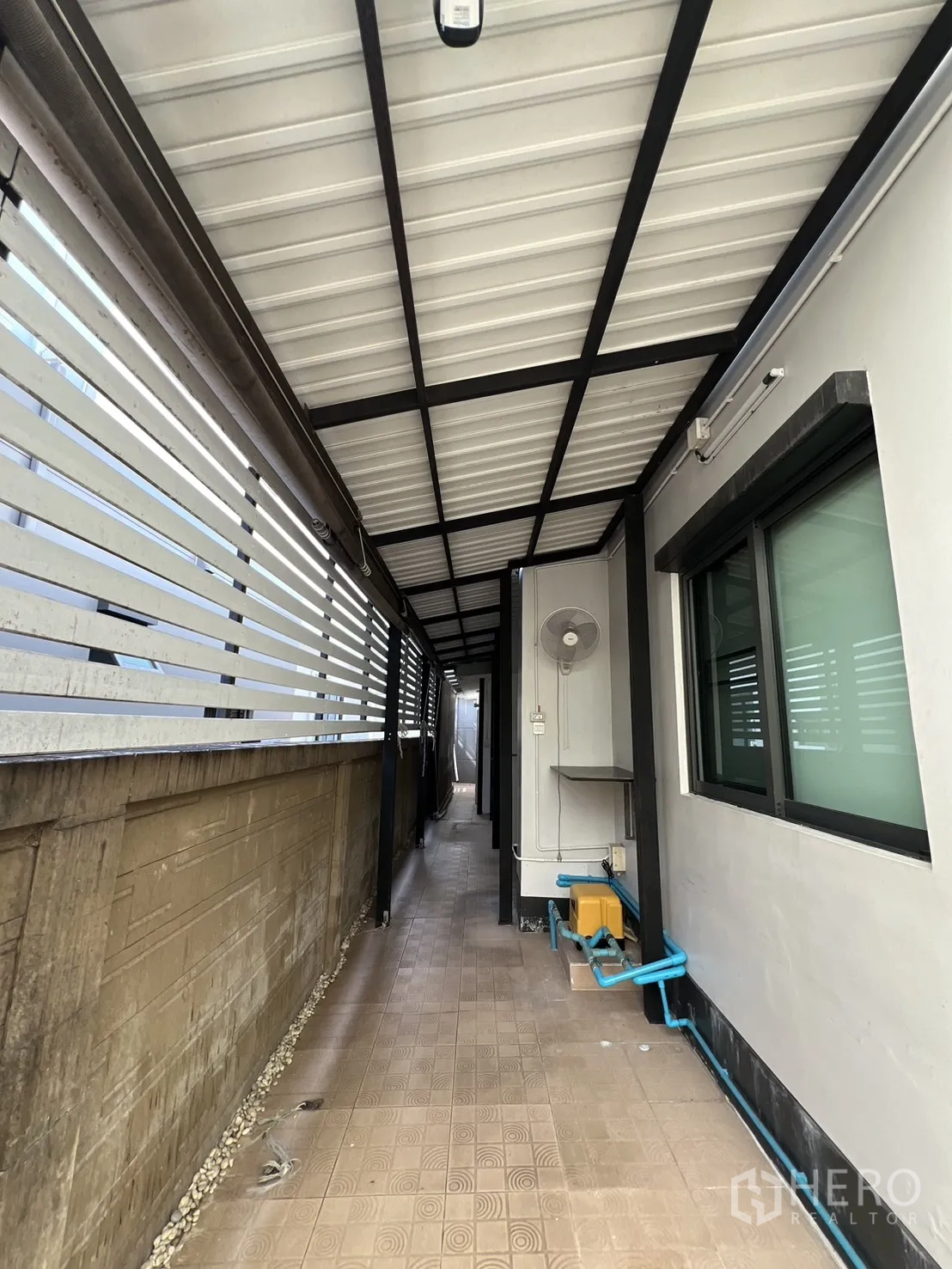 Detached House for sale in Bang Kapi, Bangkok - Maid’s room with bed platform, wardrobe, TV, and window.