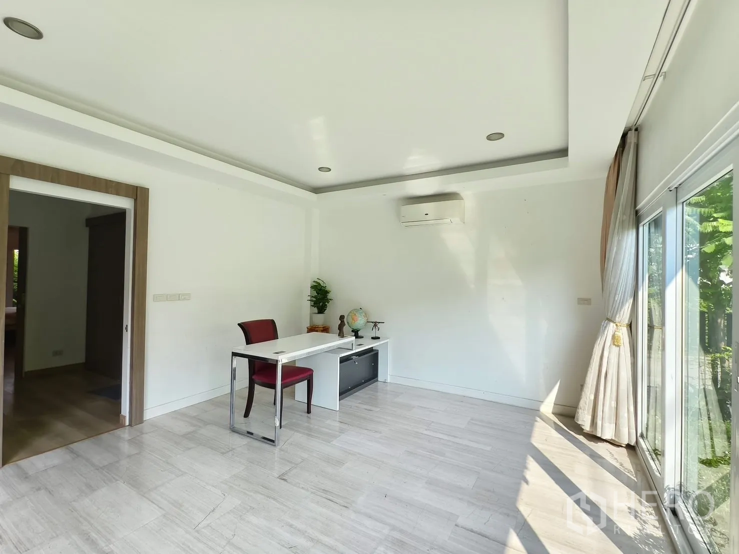 Detached House for rent in Bang Kapi, Bangkok - Home office or study with large windows and sliding doors to garden.
