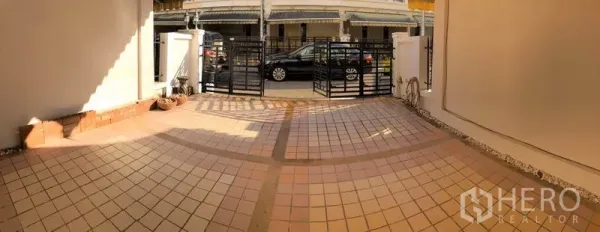 Townhouse for rent in Yan Nawa, Bangkok - Gated tiled front patio and parking area of a Yan Nawa townhouse.