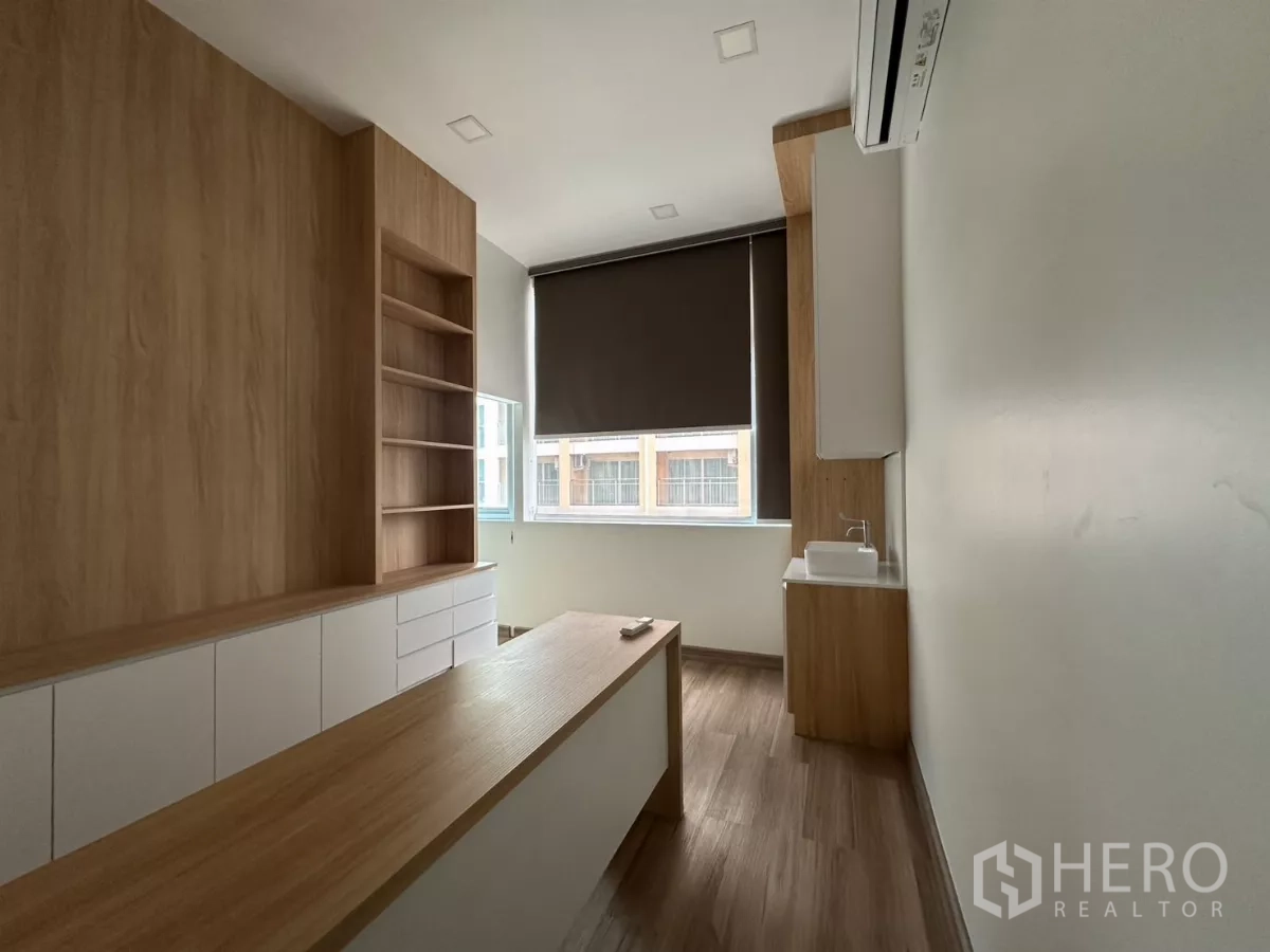 Retail Space for rent in Phra Khanong, Bangkok - Consultation or office room with built‑in desk, shelving, sink and window blind.