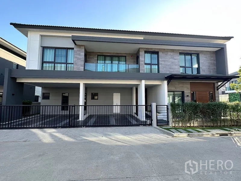 Detached House for rent or sale in Bang Phli, Samut Prakan - Two-storey detached house facade with balcony, gate and covered parking.