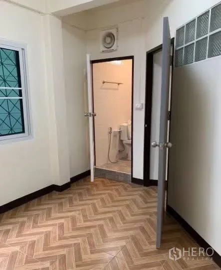Home Office for rent in Sathon, Bangkok - Small room with wood-pattern flooring and an ensuite bathroom entrance.