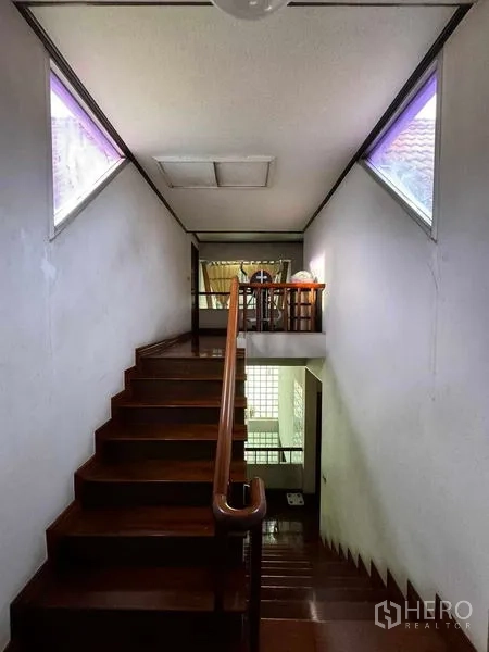Detached House for sale in Yan Nawa, Bangkok - Wooden staircase with side skylight windows leading to the upper-floor landing.