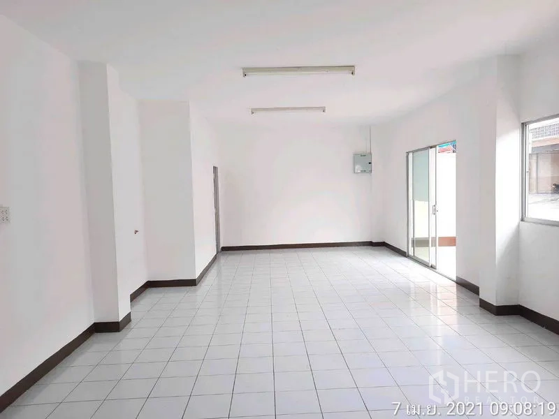 Factory for rent in Bang Bua Thong, Nonthaburi - Ground-floor office or reception with sliding glass door and ceramic tile flooring.